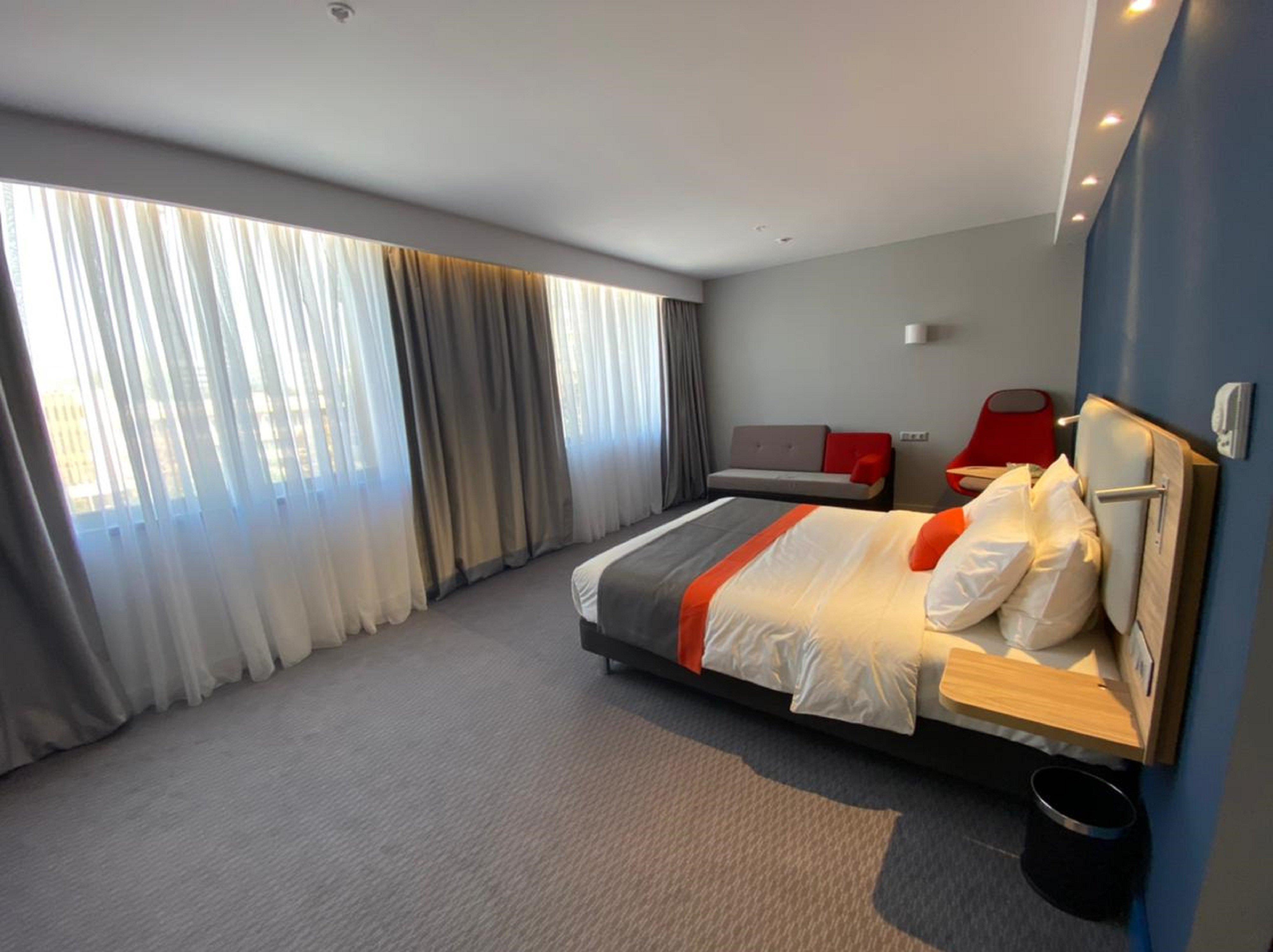 Holiday Inn Express - Almaty By Ihg Kültér fotó